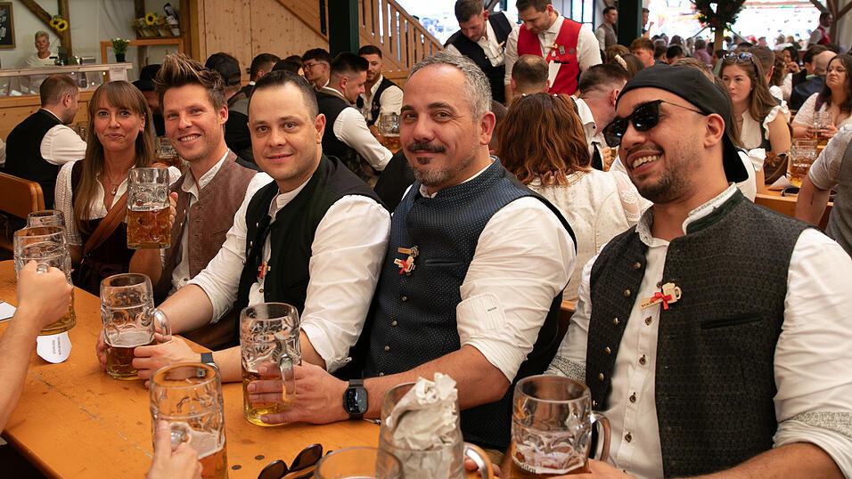Die Partybilder vom Freitag, 8. August, aus dem Festzelt Nothaft. Die Partybilder vom Freitag, 8. August, aus dem Festzelt Nothaft.