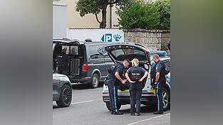 Viel Polizei beim Einsatz wegen des Stichworts „Schusswaffe“.