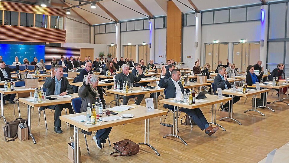 Mit zwei Gegenstimmen nahmen die Bezirksräte den Haushalt für 2023 an. Der Stellenplan wurde mit vier Gegenstimmen beschlossen.