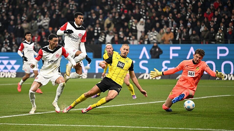 Ekitiké beim 1:0 für die Eintracht.