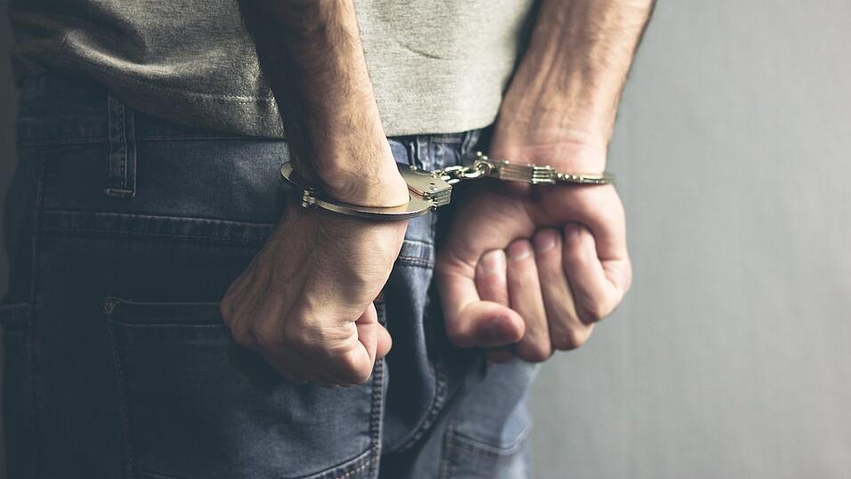 Das Gefühl von Handschellen an der eigenen Haut ist beängstigend. Michael Beck kennt dieses Gefühl gut. 