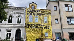 Die Buchhandlung reagiert damit auf den Ausschluss vom Deutschen Buchhandlungspreis. Die Buchhandlung reagiert damit auf den Ausschluss vom Deutschen Buchhandlungspreis.