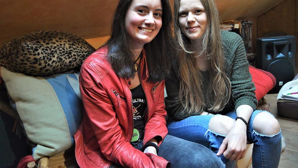 Lilli und Laura studieren in M&uuml;nchen Music Business. Die Dozenten dort bringen ihnen alles wichtige bei, damit sie sich in der Branche zurechtfinden k&ouml;nnen.