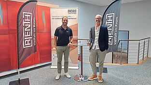 Rienth-Geschäftsführer Manuel Grün (rechts) und kaufmännischer Leiter Axel Steiner stellen in der neuen Niederlassung in Bernried das Unternehmen vor.