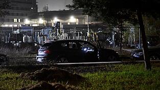 Bei der Festnahme eines per Haftbefehl Gesuchten kam es zu Schüssen durch die Polizei. Bei der Festnahme eines per Haftbefehl Gesuchten kam es zu Schüssen durch die Polizei.