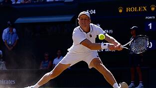 Der italienische Tennis-Star Jannik Sinner muss für die US Open ab. (Archivbild) Der italienische Tennis-Star Jannik Sinner muss für die US Open ab. (Archivbild)