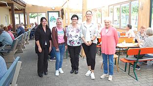 Beantworteten eine Vielzahl an Fragen: VdK-Jugendbeauftragte Ramona Simeth, Schriftführerin Magdalena Wittmann, Ortsvorsitzende Angela Gmeinwieser, Wohnraumberaterin Franziska Geiß und stellvertretende Ortsvorsitzende Rosemarie Breindl (v.l.). Beantworteten eine Vielzahl an Fragen: VdK-Jugendbeauftragte Ramona Simeth, Schriftführerin Magdalena Wittmann, Ortsvorsitzende Angela Gmeinwieser, Wohnraumberaterin Franziska Geiß und stellvertretende Ortsvorsitzende Rosemarie Breindl (v.l.).
