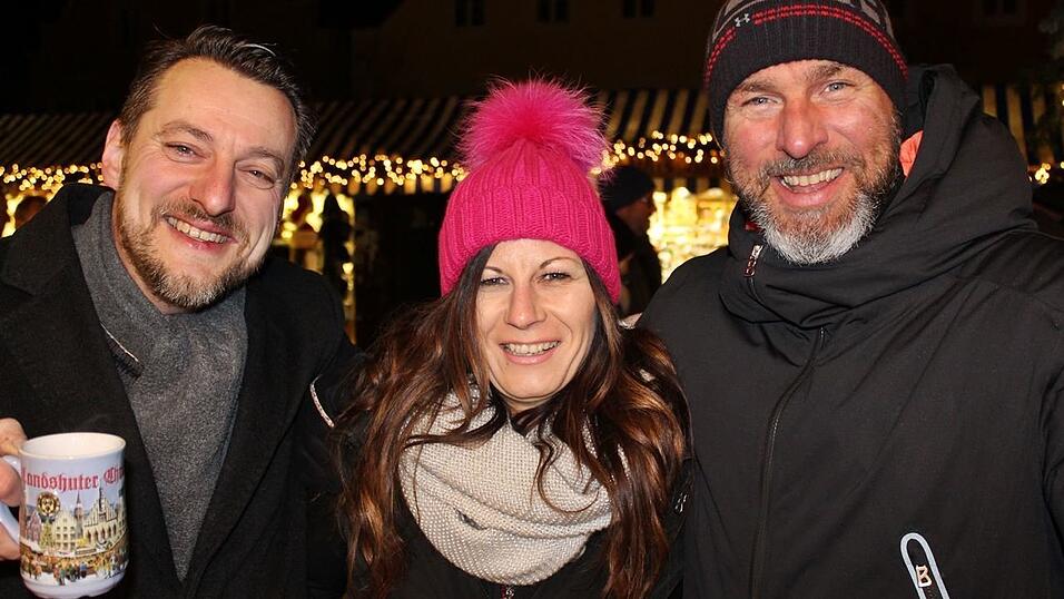 Der idyllische Christkindlmarkt in der Freyung in Landshut zählt zu den schönsten Christkindlmärkten Bayerns. Bei eisigen Temperaturen ist dort insbesondere die Glühwein-Alm natürlich heiß begehrt. Der idyllische Christkindlmarkt in der Freyung in Landshut zählt zu den schönsten Christkindlmärkten Bayerns. Bei eisigen Temperaturen ist dort insbesondere die Glühwein-Alm natürlich heiß begehrt.