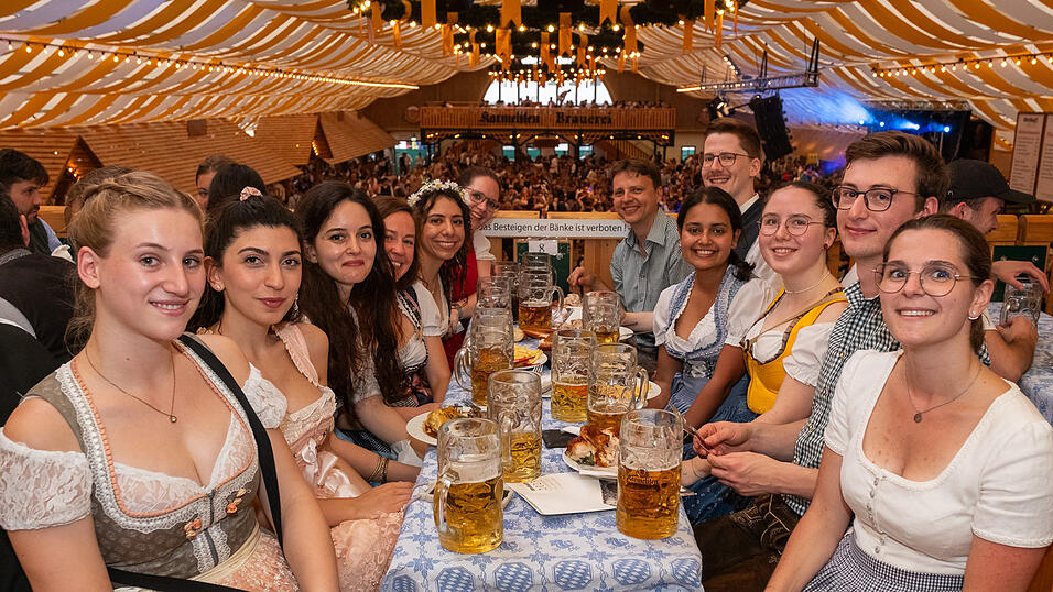 Die Partybilder vom Sonntag, 13. August 2023, aus dem Festzelt Nothaft. Die Partybilder vom Sonntag, 13. August 2023, aus dem Festzelt Nothaft.