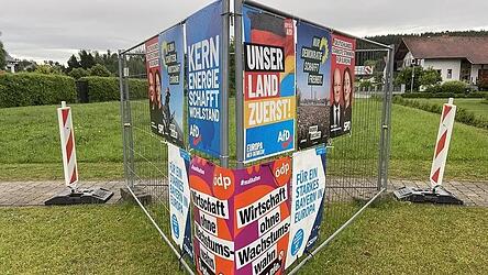Nicht unumstritten sind die Bauzaun-Konstrukte im Marktgemeinderat. Eine Mehrheit stimmte aber für eine Neuauflage ab 23. Januar.