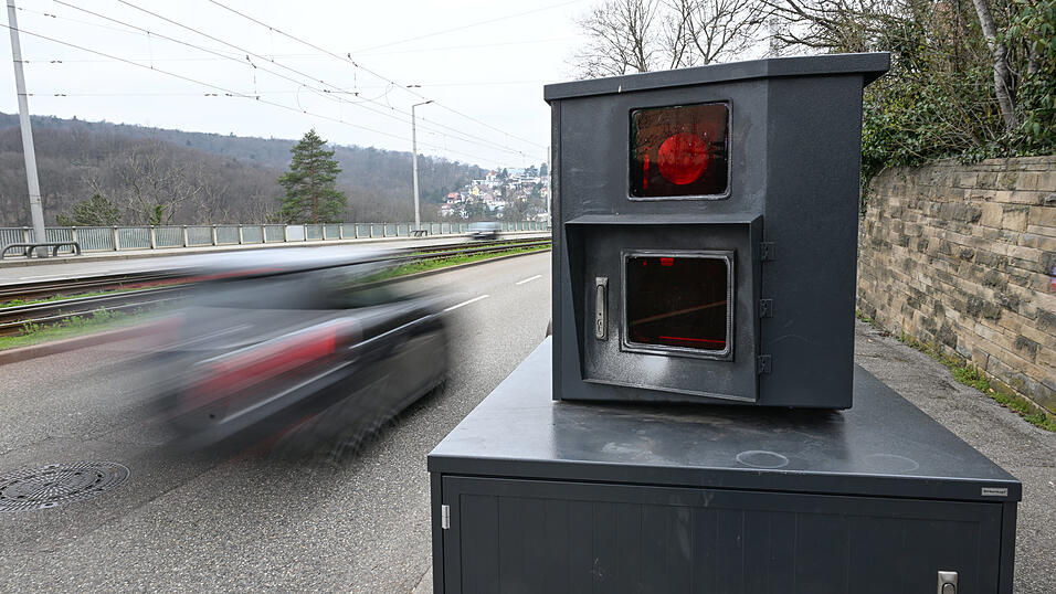 Am Freitag, 19. April, wird in Bayern wieder der Blitzermarathon durchgeführt - auch in Niederbayern, Oberbayern und der Oberpfalz. (Symbolbild) Am Freitag, 19. April, wird in Bayern wieder der Blitzermarathon durchgeführt - auch in Niederbayern, Oberbayern und der Oberpfalz. (Symbolbild)
