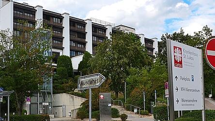Der Landkreis Kelheim w&auml;hlt die Ausfahrt aus dem Caritas-Krankenhaus St. Lukas und &uuml;bernimmt die Klinik wieder zu hundert Prozent. Den Weg dazu hat der Kreistag jetzt freigemacht.