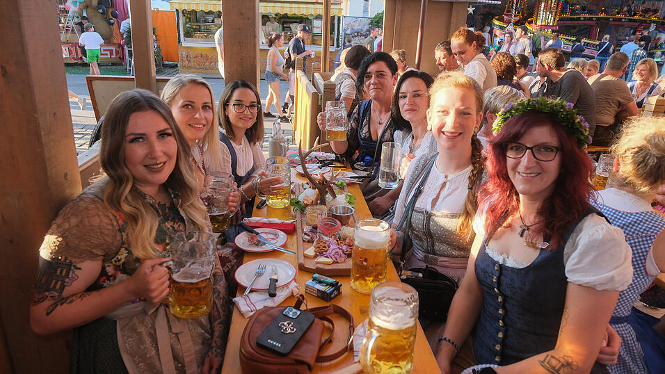 Die Partybilder vom Mittwoch, 16. August 2023, aus dem Festzelt Krönner. Die Partybilder vom Mittwoch, 16. August 2023, aus dem Festzelt Krönner.