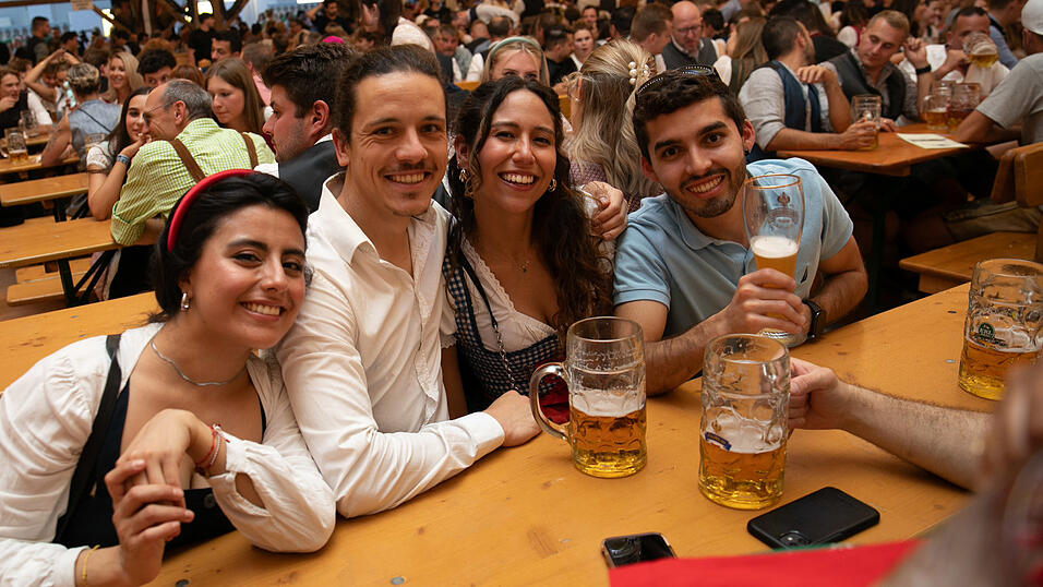 Die Partybilder vom Freitag, 8. August, aus dem Festzelt Reisinger. Die Partybilder vom Freitag, 8. August, aus dem Festzelt Reisinger.