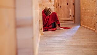 Eine LMU-Studie soll Vorw&uuml;rfe sexualisierter Gewalt in einem evangelischen Kinderheim in Willmars wissenschaftlich aufarbeiten. (Symbolbild)