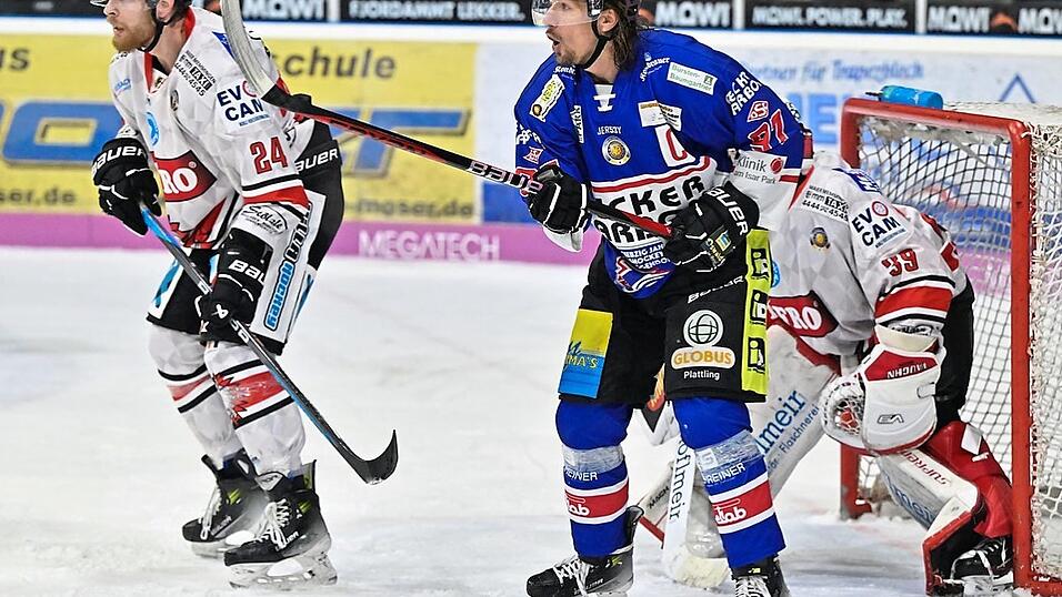 Rene R&ouml;thke (in Blau) und Co. brauchen im Topspiel gegen Spitzenreiter Weiden einen guten Tag und ein m&ouml;glichst effizientes Powerplay.