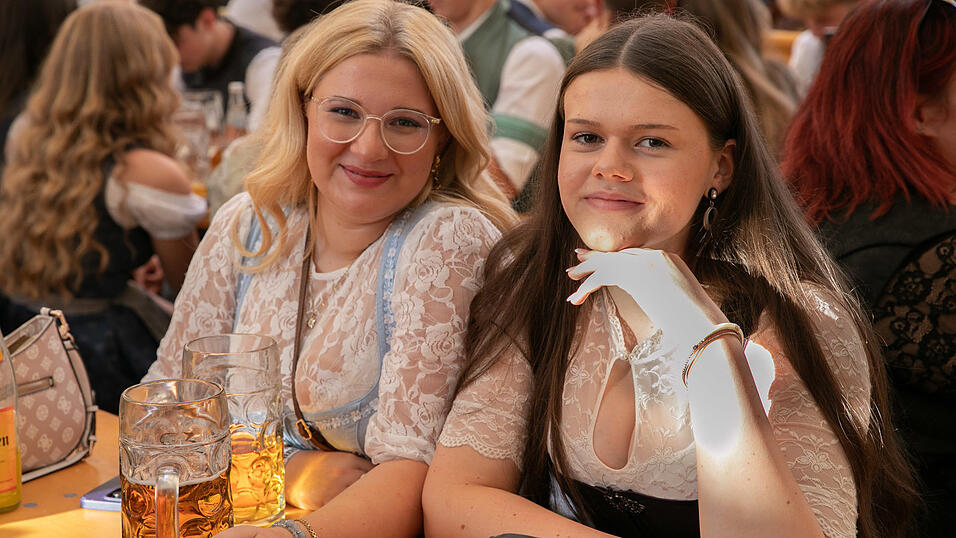 Die Partybilder vom Montag,11. August, aus dem Festzelt Nothaft. Die Partybilder vom Montag,11. August, aus dem Festzelt Nothaft.