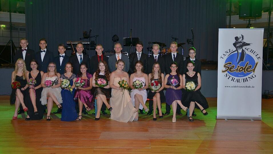 Die Bilder vom Abschlussball der Tanzschule Seidel in der Fraunhofer-Halle am 28. November. Die Bilder vom Abschlussball der Tanzschule Seidel in der Fraunhofer-Halle am 28. November.