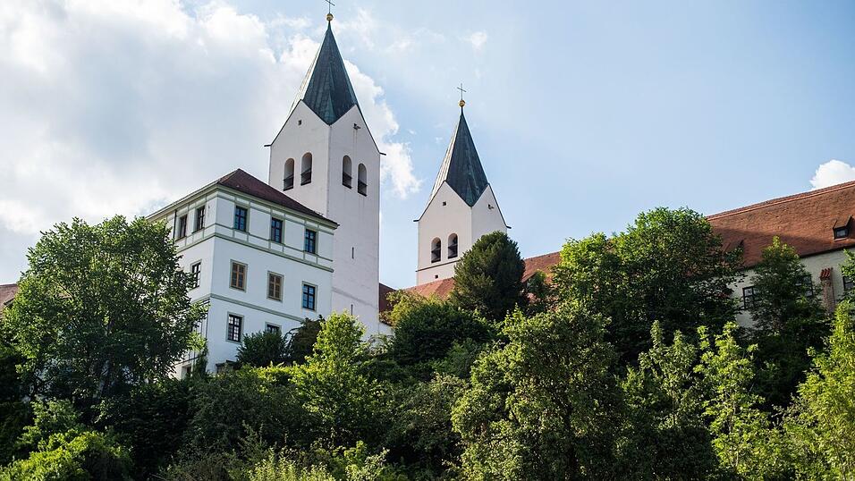 Traditionell wird im Freisinger Dom die Priesterweihe für das Erzbistum München-Freising gefeiert. (Symbolbild) Traditionell wird im Freisinger Dom die Priesterweihe für das Erzbistum München-Freising gefeiert. (Symbolbild)