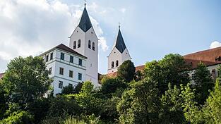 Traditionell wird im Freisinger Dom die Priesterweihe für das Erzbistum München-Freising gefeiert. (Symbolbild) Traditionell wird im Freisinger Dom die Priesterweihe für das Erzbistum München-Freising gefeiert. (Symbolbild)
