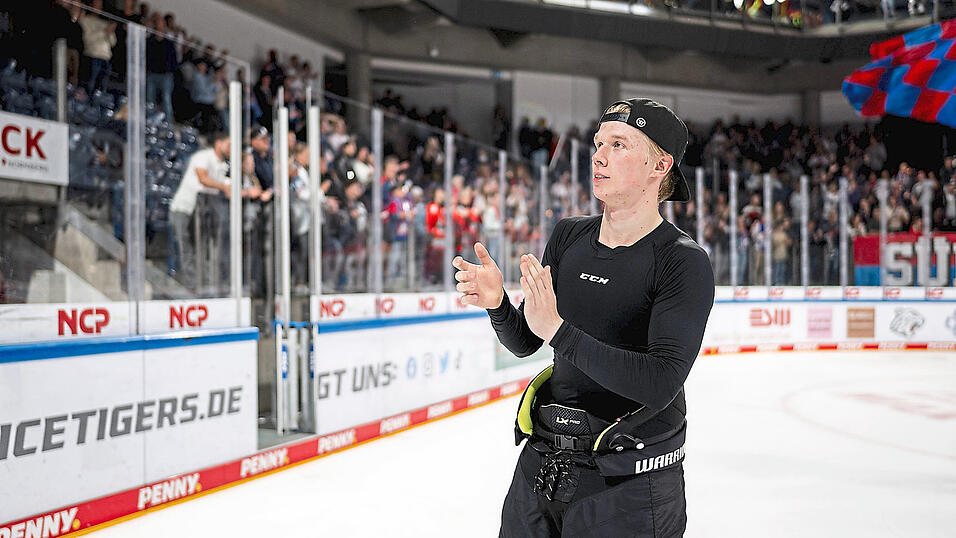 Bei den N&uuml;rnberg Ice Tigers wurde Elis Hede als Finne gef&uuml;hrt, soll sich aber da schon um die zus&auml;tzliche deutsche Staatsb&uuml;rgerschaft bem&uuml;ht haben. Nach seinem Wechsel zu den Straubing Tigers hat das nun - erstaunlich schnell - geklappt.