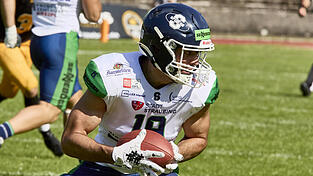 Auf Wide Receiver Ovie Bazunu und die Straubing Spiders wartet gegen die ungeschlagenen Schwäbisch Hall Unicorns eine der schwersten Aufgaben der laufenden GFL-Saison. Auf Wide Receiver Ovie Bazunu und die Straubing Spiders wartet gegen die ungeschlagenen Schwäbisch Hall Unicorns eine der schwersten Aufgaben der laufenden GFL-Saison.