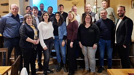 Soziales Engagement im Marktgemeinderat versprechen die Kandidaten der Liste „SPD-Parteifreie Bürger“ im Beisein von MdB a.D. Marianne Schieder (2.v.l.) und des Landratskandidaten Steve Brachwitz (r.). Soziales Engagement im Marktgemeinderat versprechen die Kandidaten der Liste „SPD-Parteifreie Bürger“ im Beisein von MdB a.D. Marianne Schieder (2.v.l.) und des Landratskandidaten Steve Brachwitz (r.).