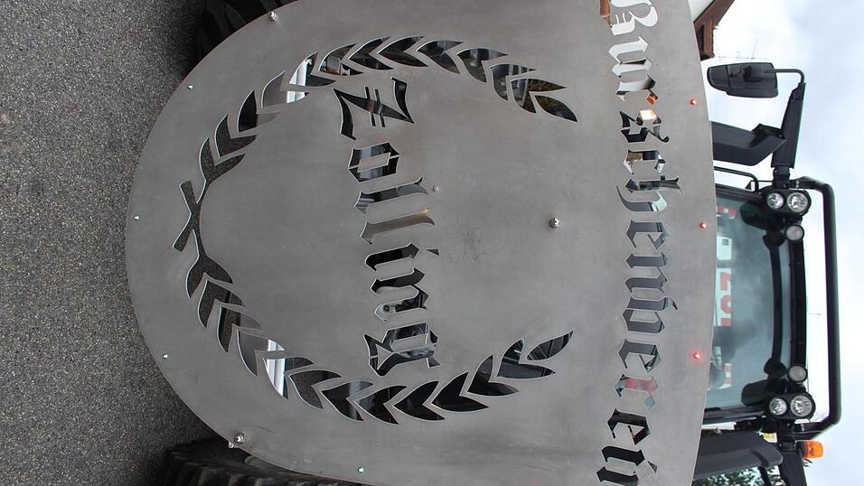 Viele Faschings-Fans haben sich am Samstag den Umzug in Langenbach angesehen. Viele Faschings-Fans haben sich am Samstag den Umzug in Langenbach angesehen.