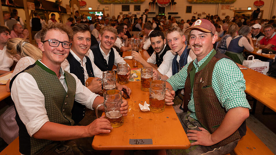 Die Partybilder vom Freitag, 18. August 2023, aus dem Festzelt Greindl. Die Partybilder vom Freitag, 18. August 2023, aus dem Festzelt Greindl.