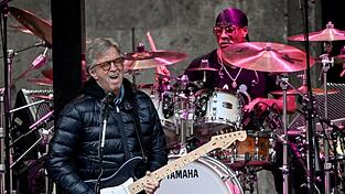Der Musiker Eric Clapton kommt im Mai 2026 für drei Konzerte in Mannheim, Köln und München nach Deutschland. (Archivbild)