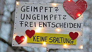 Wie steht es um unsere Gesellschaft? Armin Nassehi sieht bei uns in Deutschland keine Spaltung. Anders ist das in Amerika. Wie steht es um unsere Gesellschaft? Armin Nassehi sieht bei uns in Deutschland keine Spaltung. Anders ist das in Amerika.