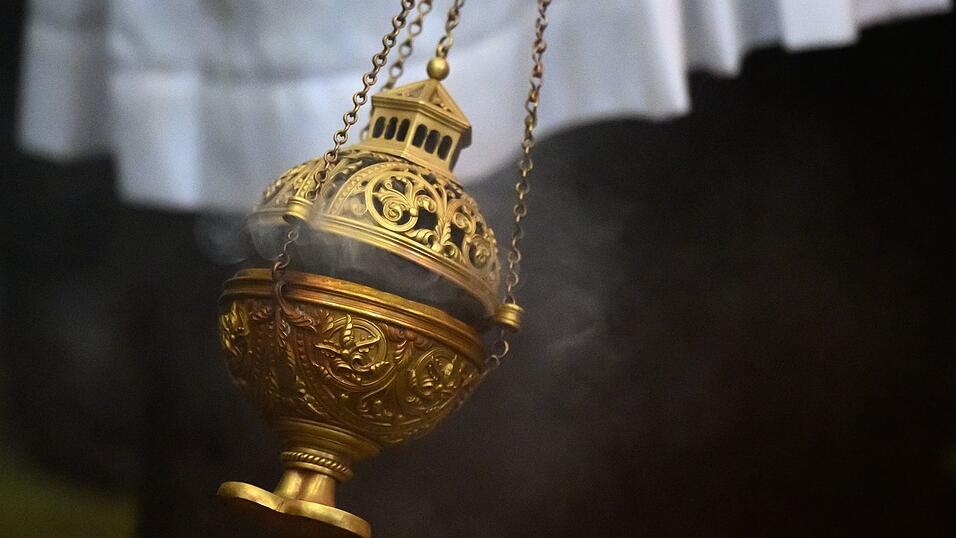 Vielleicht war es ein wenig zu viel des Segens: Weihrauch von Sternsingern hat in einem M&uuml;nchner Kloster einen Brandalarm ausgel&ouml;st. (Symbolbild)