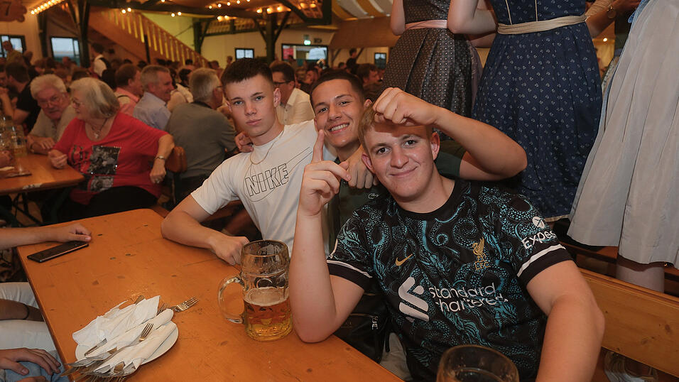 Die Partybilder vom Dienstag, 15. August 2023, aus dem Festzelt Nothaft. Die Partybilder vom Dienstag, 15. August 2023, aus dem Festzelt Nothaft.