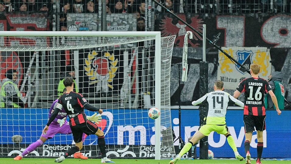 Beier vollendete früh zum 1:0. Beier vollendete früh zum 1:0.