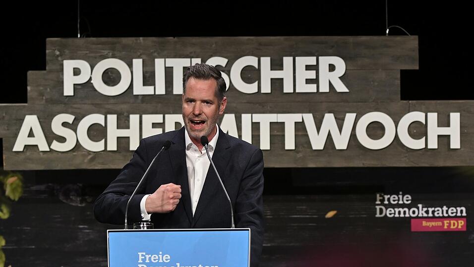 FDP-Fraktionsvorsitzender Christian Dürr gibt den Startschuss für die politische Rückkehr der FDP ganz in bayerischer Manier: 'Pack mas'. FDP-Fraktionsvorsitzender Christian Dürr gibt den Startschuss für die politische Rückkehr der FDP ganz in bayerischer Manier: 'Pack mas'.