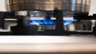 Nach dem Preissprung an den Energiem&auml;rkten bleibt unklar, ob Haushalte bald mehr f&uuml;r Strom und Gas zahlen m&uuml;ssen. (Symbolbild)