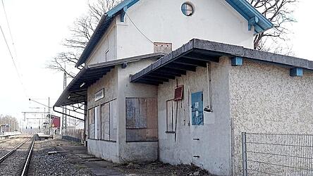 Der historische Bahnhof der Gemeinde Langenbach wird erhalten. Investitionen, die eine spätere Nutzung möglich machen, können jetzt angegangen werden.