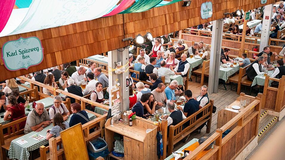 Die Partybilder vom Montag, 17. August, aus dem Festzelt Weckmann. Die Partybilder vom Montag, 17. August, aus dem Festzelt Weckmann.