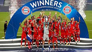 Der letzte M&uuml;nchner Champions-League-Triumph fiel in die Corona-Zeit. Manuel Neuer reckt den Pokal in die H&ouml;he. (Archivbild)