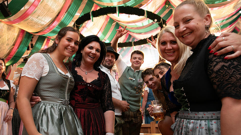 Die Partybilder vom Sonntag, 17. August, aus dem Festzelt Weckmann. Die Partybilder vom Sonntag, 17. August, aus dem Festzelt Weckmann.