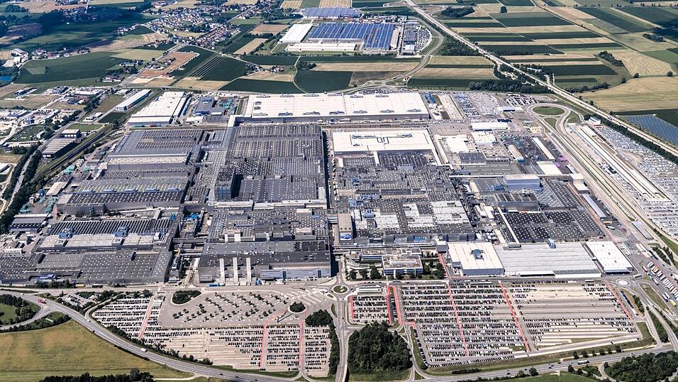 Das Dingolfinger BMW-Werk aus der Luft. 