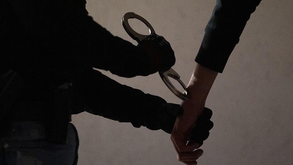 Die drei jungen Männer wurden am Mittwoch festgenommen. (Symbolbild) Die drei jungen Männer wurden am Mittwoch festgenommen. (Symbolbild)