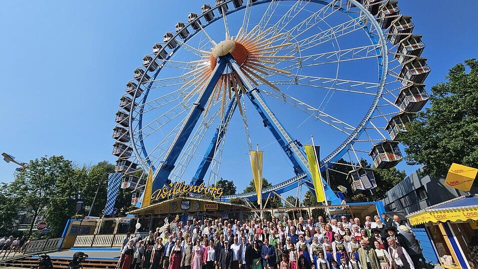 Das traditionelle Riesenrad-Foto: Nicht nur G&auml;ste aus der Nachbarschaft waren zu Besuch. Auch aus &Ouml;sterreich und Irland sind Delegierte angereist.