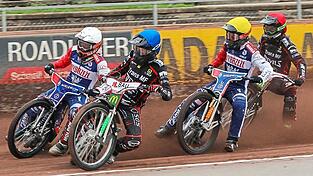 Kein Druck: Jonas Knudsen (blauer Helm), Kevin Wölbert (rot) und ihre Landshuter Teamkollegen haben am Sonntag in Danzig gar nichts zu verlieren, während die Polen zum Siegen verdammt sind. Das könnte das Ass im Ärmel der Devils werden. Kein Druck: Jonas Knudsen (blauer Helm), Kevin Wölbert (rot) und ihre Landshuter Teamkollegen haben am Sonntag in Danzig gar nichts zu verlieren, während die Polen zum Siegen verdammt sind. Das könnte das Ass im Ärmel der Devils werden.