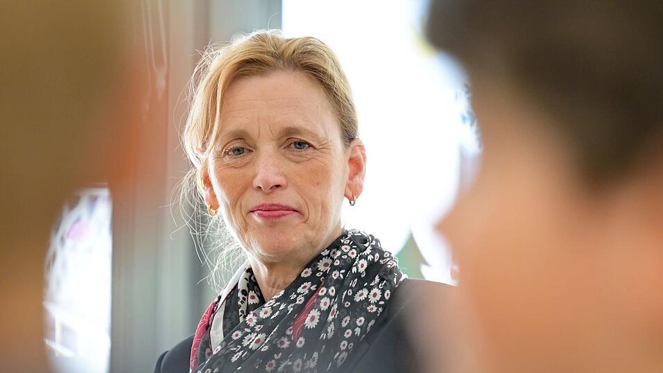 Familienministerin Karin Prien ist zufrieden mit dem Umbau des Programms &laquo;Demokratie leben!&raquo;. (Archivbild)