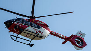 Der 35-Jährige musste mit einem Rettungshubschrauber in ein Straubinger Krankenhaus verlegt werden. (Symbolbild)