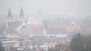 Nebel hängt über der Katholischen Universität Eichstätt-Ingolstadt in Eichstätt. Dort hat das Bistum Finanzprobleme. Nebel hängt über der Katholischen Universität Eichstätt-Ingolstadt in Eichstätt. Dort hat das Bistum Finanzprobleme.