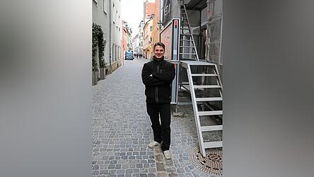 Noch steht vor Johannes Feifels Buchhandlung in der Oberen Bachgasse 19 ein Ger&uuml;st. Doch schon bald sollen sich hier Fantasy-Liebhaber heimisch f&uuml;hlen. Seine Buchhandlung &bdquo;Der B&uuml;cherdrache&ldquo; befindet sich direkt neben dem neuen Laden &bdquo;Spielh&ouml;hle&ldquo;. Zwischen den Kunden beider L&auml;den d&uuml;rfte es wohl &Uuml;berschneidungen geben.