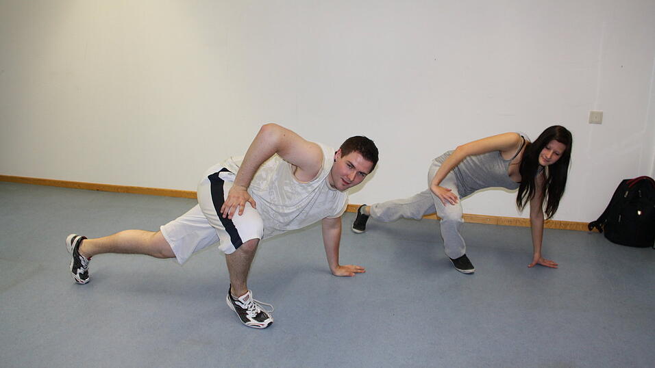 Auf die Zuschauer warten verschiedene Tanzstile von Hip-Hop über Modern Jazz Dance bis hin zu Standardtanz. Auf die Zuschauer warten verschiedene Tanzstile von Hip-Hop über Modern Jazz Dance bis hin zu Standardtanz.