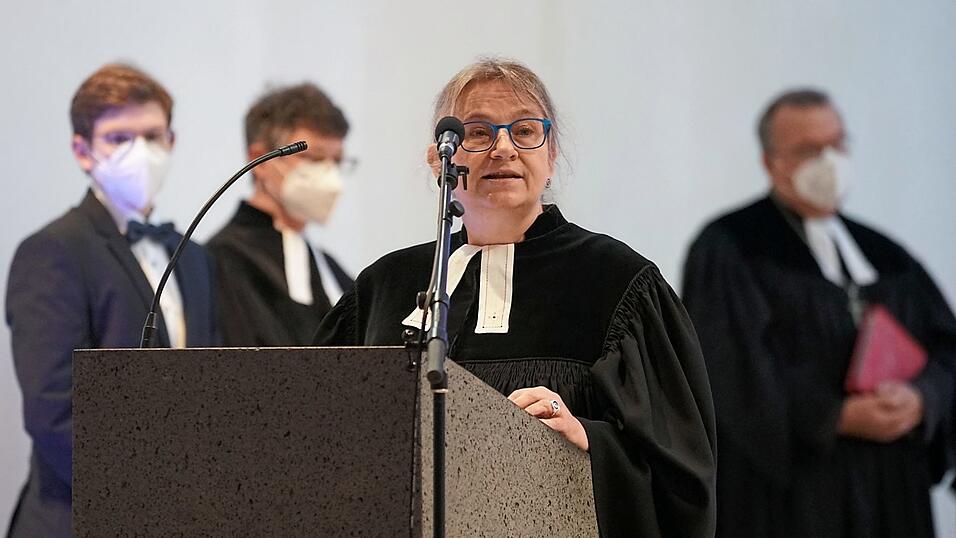 Seelsorgerin Katrin Großmann-Bomhard ist künftig auch für die Bezirkskliniken Mainkofen und Straubing zuständig. Seelsorgerin Katrin Großmann-Bomhard ist künftig auch für die Bezirkskliniken Mainkofen und Straubing zuständig.